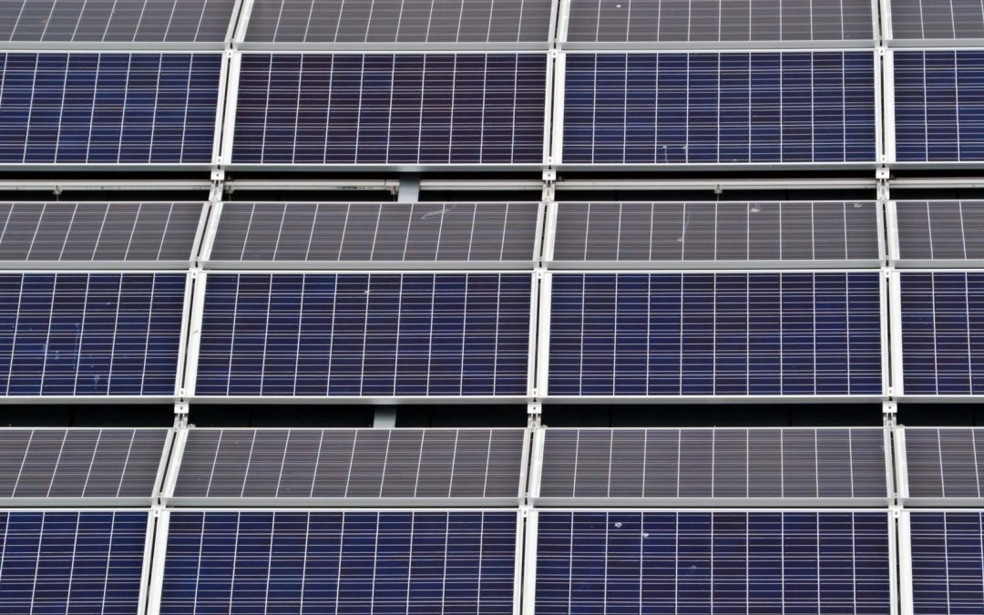 Solenergi för företag. Installation och solceller för fastigheter.